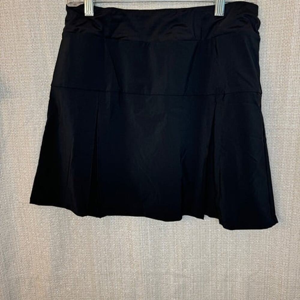 Lands' End NWOT women’s black active skort size Medium